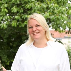 Steffi Flögel - Stefanie Flögel in der Martin-Luther-Kindertagesstätte Lonnerstadt